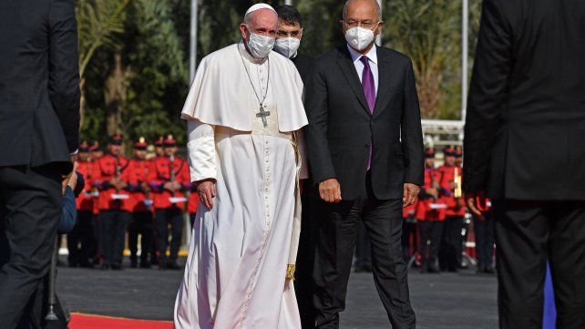 En su primera visita a Bagdad, el Papa Francisco fue recibido por el presidente Barham Saleh.