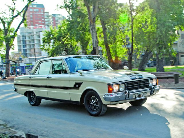 Curiosa celebración del centenario de Ford en Argentina