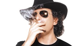 Despenalizaron la tenencia pero Calamaro sigue en problemas por el porro
