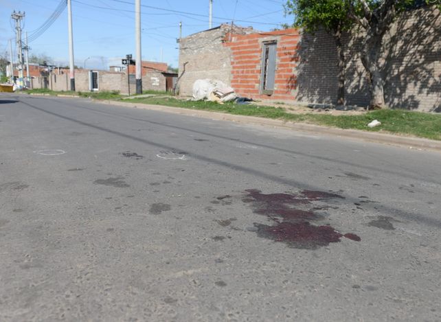 Dolor y temor por dos asesinatos en pocas horas en La U de barrio Tablada