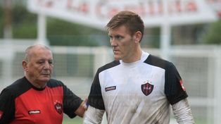 Tras de llovido, mojado: se lesionó Seba Bértoli