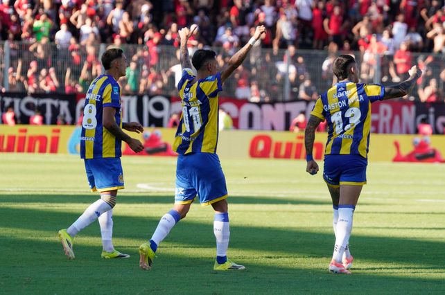 Julián Fernández, Di María y Ávila festejan en el clásico. Se viene el reencuentro del equipo con los hinchas.