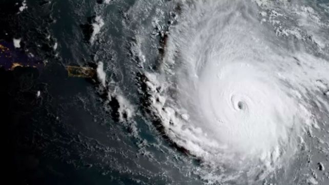 El huracán Irma llega a las islas del Caribe y anticipan un fenómeno potencialmente catastrófico