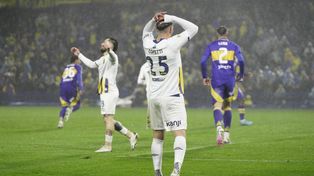 De no creer. Gómez y Copetti lo lamenta. Central hizo todo para empatar pero perdió con Boca.