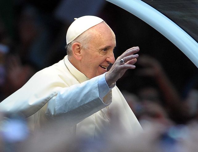 El papa Francisco afirmó que no dudaría en bautizar a un extraterrestre
