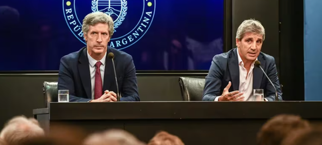 Caputo y Bausili dieron una conferencia de prensa sorpresiva