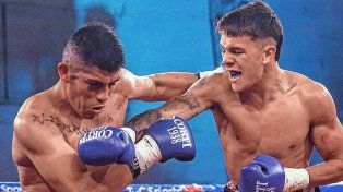 En el semifondo de la noche en Timbúes, el Rusito Alan Crenz logró derrotar en la segunda vuelta a Vargas.