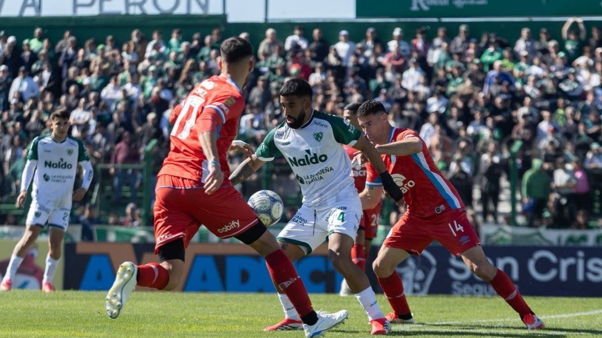 Belgrano rescató un agónico empate de Junín ante Sarmiento