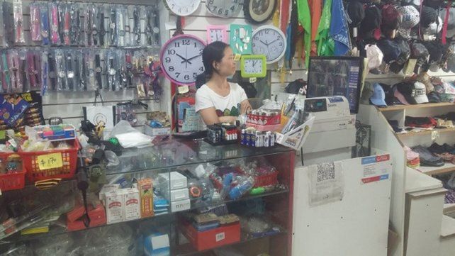 Prevención. Lin Xiajuan contó que sus parientes usan barbijo.