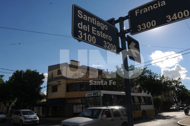 Vecinos de barrio Constituyentes piden un semáforo para una esquina peligrosa