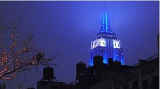 El Empire State y el Coliseo romano, de azul y blanco por los 200 a&ntilde;os