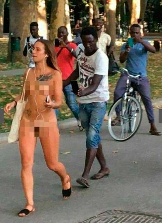 Una joven caminó desnuda por las calles de Italia para realizar un experimento social