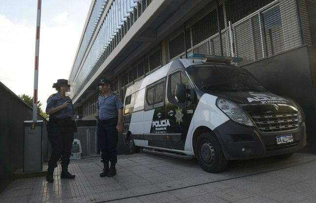 Policías custodian el nuevo Centro de Justicia Penal.&nbsp;
