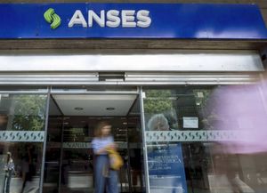 Ansés entrega hasta $390 mil a un grupo de beneficiarios: quiénes son y cómo cobrarlo