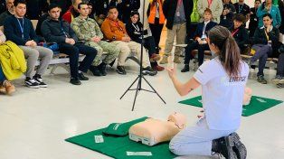 Emerger capacitó en RCP y DEA con realidad virtual en los aeropuertos de Neuquén y Bariloche