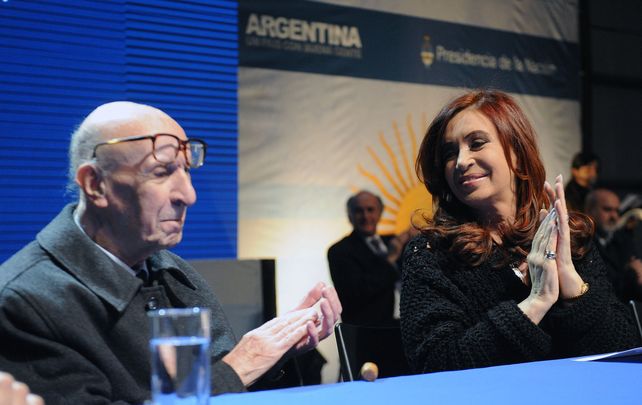 El arquitecto Clorindo Testa fue objeto de un homenaje de la presidenta de la Nación