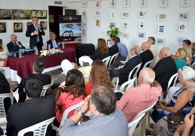 El intendente Palo Oliver recibió del ministro Rossi las actas de la última dictadura militar