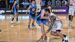 El pivote Juan Abeiro fue la gran figura de Ameghino (Villa María), en el 2-2 ante Zárate Basket.