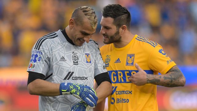 El Patón Guzmán y su compañero francés, exselección, André Guignac. Hicieron una apuesta por el Mundial, que ganó el argentino.