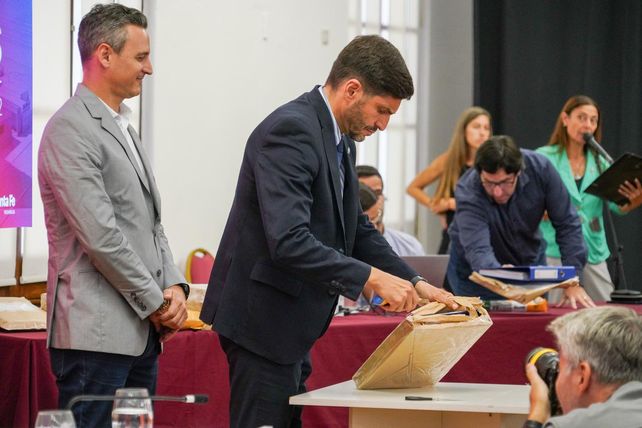 El gobernador Maximiliano Pullaro en la apertura de la Estación Policial Centro en el marco del programa que reemplaza comisarías