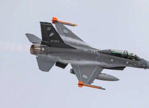 Los primeros aviones F-16 comprados a Dinamarca pasaron por Buenos Aires en un vuelo rasante