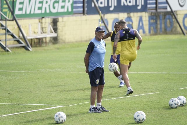 Miguel Angel Russo siempre le dio importancia a la Copa Argentina. Todavía no definió el once de Central para el jueves.