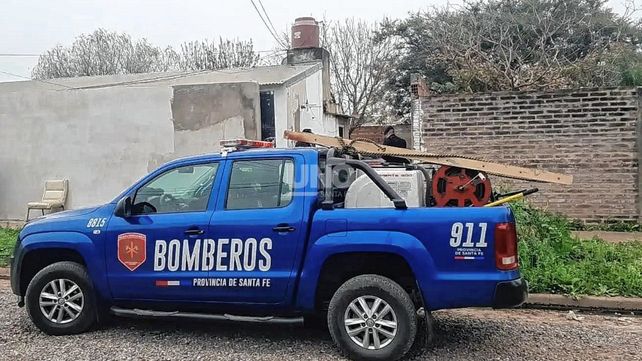 Incendio intencional: un hombre de 63 años incendió un colchón para pedir ayuda en un hogar clandestino.