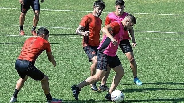 Newells viene con 24 jugadores y dos regresos al equipo titular que visitará a Unión.