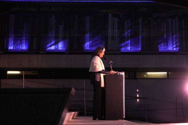 Claudia Piñeiro abrió la Feria del Libro con frases urgentes y dijo que en Rosario no se puede respirar