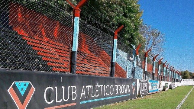 Brown de Adrogué suspendió a un DT de inferiores tras la denuncia de un juvenil