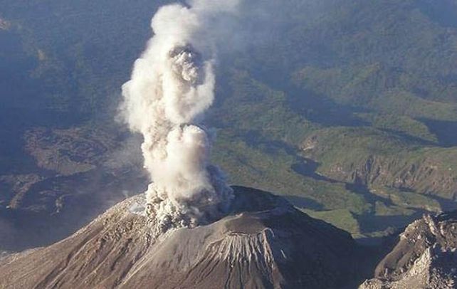 volcán copahue. Entre las 10.17 de anteayer y la 1.09 de ayer hubo 103 eventos sísmicos del tipo volcano-tectónico.