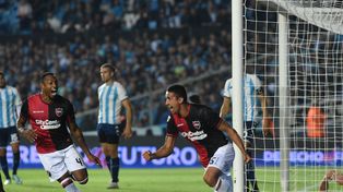 Velázquez festeja con todo el gol que le dio el triunfo a la lepra sobre el conjunto académico,&nbsp;