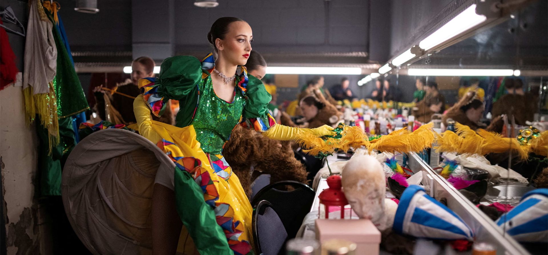 Los bailarines se preparan entre bastidores para actuar en la pantomima Dick Whittington en el St Helens Theatre Royal, en el noroeste de Inglaterra. Construido por el arquitecto Frank Matcham en el siglo XIX, el edificio, que cuenta con 700 asientos repartidos en dos niveles, es el teatro principal de la ciudad, St Helens, Reino Unido. Fotografía: Oli Scarff/AFP/Getty Images Los bailarines se preparan entre bastidores para actuar en la pantomima Dick Whittington en el St Helens Theatre Royal, en el noroeste de Inglaterra. Construido por el arquitecto Frank Matcham en el siglo XIX, el edificio, que cuenta con 700 asientos repartidos en dos niveles, es el teatro principal de la ciudad, St Helens, Reino Unido. Fotografía: Oli Scarff/AFP/Getty Images