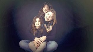 Familia. Antonella y sus hijas Eugenia y Guillermina. Las gemelas tienen 4 años y asisten al jardín.&nbsp;