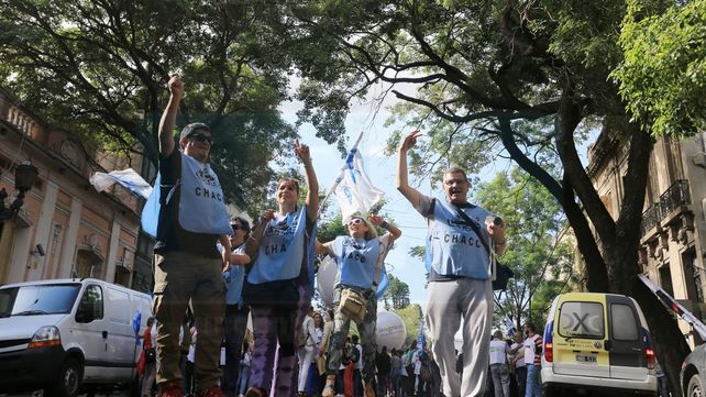 Partió desde Paraná, la columna de docentes del NEA en el marco de la Marcha Federal Educativa