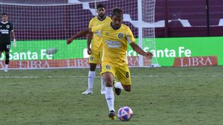 Agustín Toledo jugó sus primeros minutos en cancha de Lanús y otro poco en Junín. Esta vez va desde el arranque.