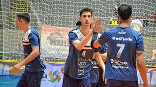 Alex Jauretche se prepara para jugar la Liga Argentina de Vóleibol con Amuvoca.