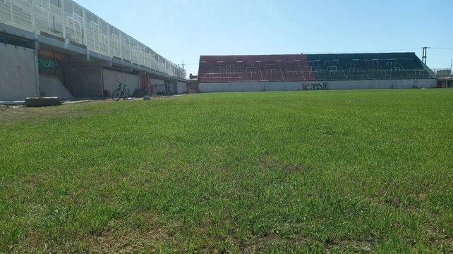 Nuevo estadio. El verde césped de Aguirre