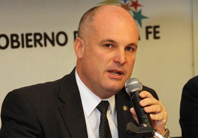 Henn desmintió al ministro Alak