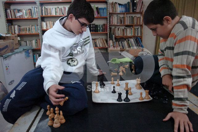 Llegó por curiosidad y hoy es un apasionado del ajedrez