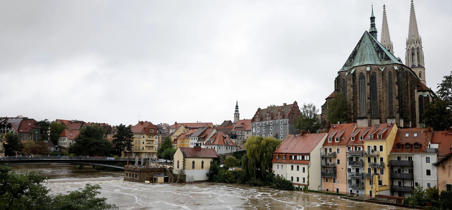 Altos niveles de agua en esta ciudad en la frontera de Alemania con Polonia, Görlitz, Alemania. Fotografía: Axel Schmidt/Reuters Altos niveles de agua en esta ciudad en la frontera de Alemania con Polonia, Görlitz, Alemania. Fotografía: Axel Schmidt/Reuters