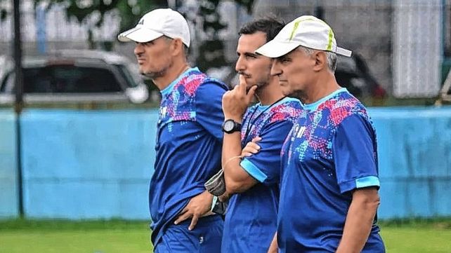 Leonardo Madelón sumó dos caras nuevas en Arsenal