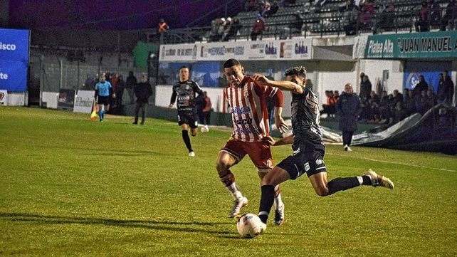 Atlético Paraná perdió 4 a 1 en San Francisco.