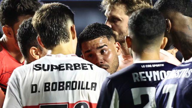 Bobadilla pidió disculpas tras las acusaciones de xenofobia contra Navarro