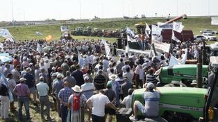 Unos 500 productores rurales se convocaron este martes para protestar contra las medidas del gobierno.&nbsp;