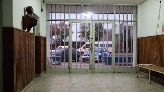 Fue a denunciar el robo de ganado y la comisaría estaba cerrada