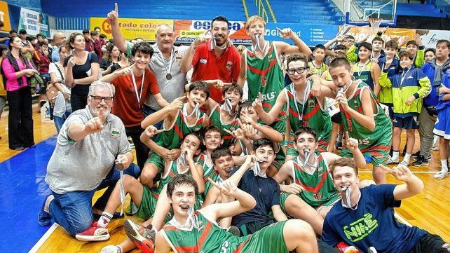 Los chicos de Entre Ríos festejan el título argentino.