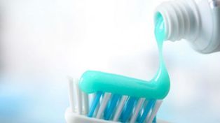 Investigan dentífricos que logran neutralizan el coronavirus en dos minutos