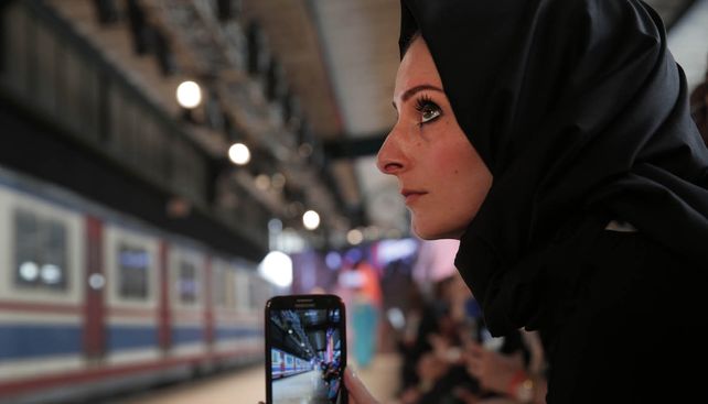 Turquía se debate entre la tradición y la vanguardia en la Semana de la Moda