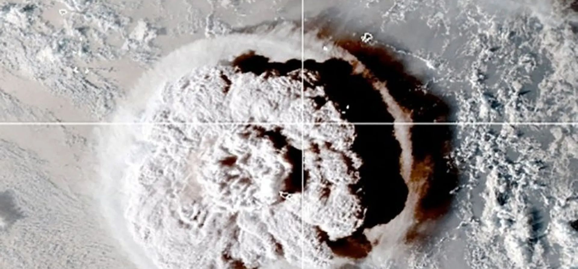 Una imagen del satélite NOAA GOES-West de Hunga Tonga-Hunga Ha